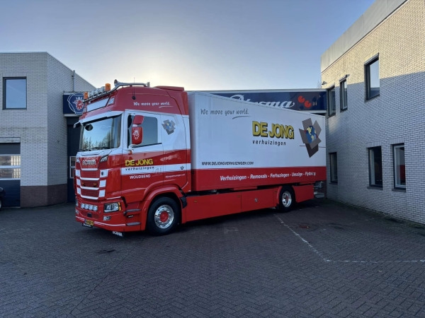 Nieuwe Scania V8 truck voor Scandinavie verhuizingen